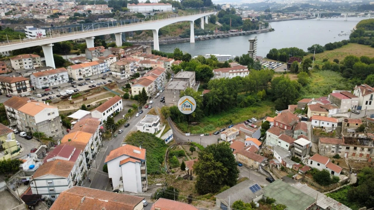 Terreno para Venda em Oliveira do Douro Foto 2
