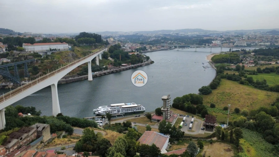 Terreno para Venda em Oliveira do Douro Foto 1