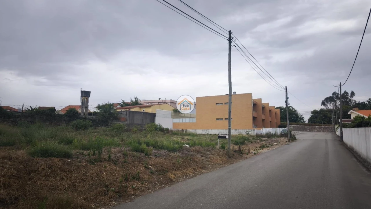 Terreno para Venda em Serzedo e Perosinho Foto 2
