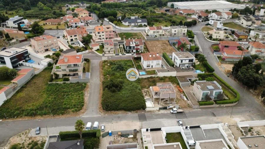 Terreno para Venda em Serzedo e Perosinho