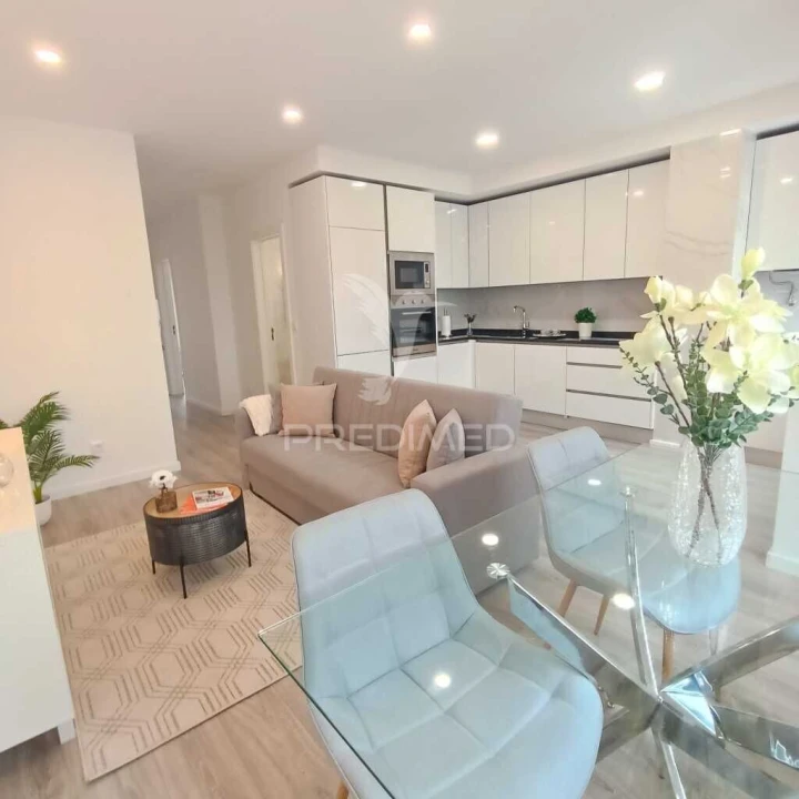 Apartamento T3 para Venda em Benfica Foto 2
