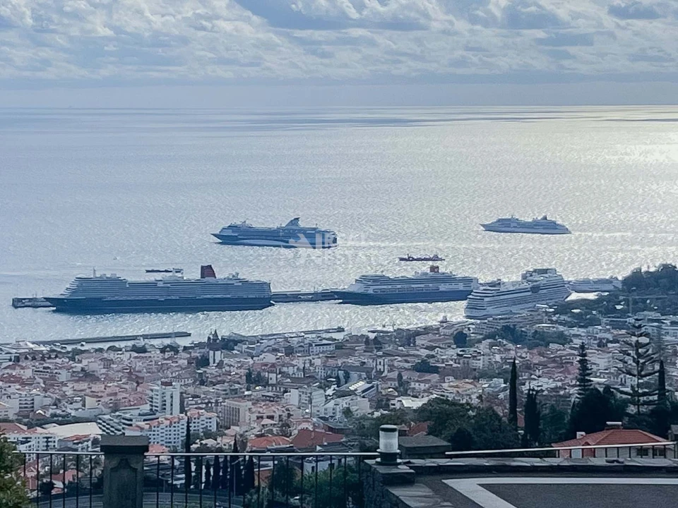 Moradia T3 para Venda em Funchal (Santa Maria Maior) Foto 1