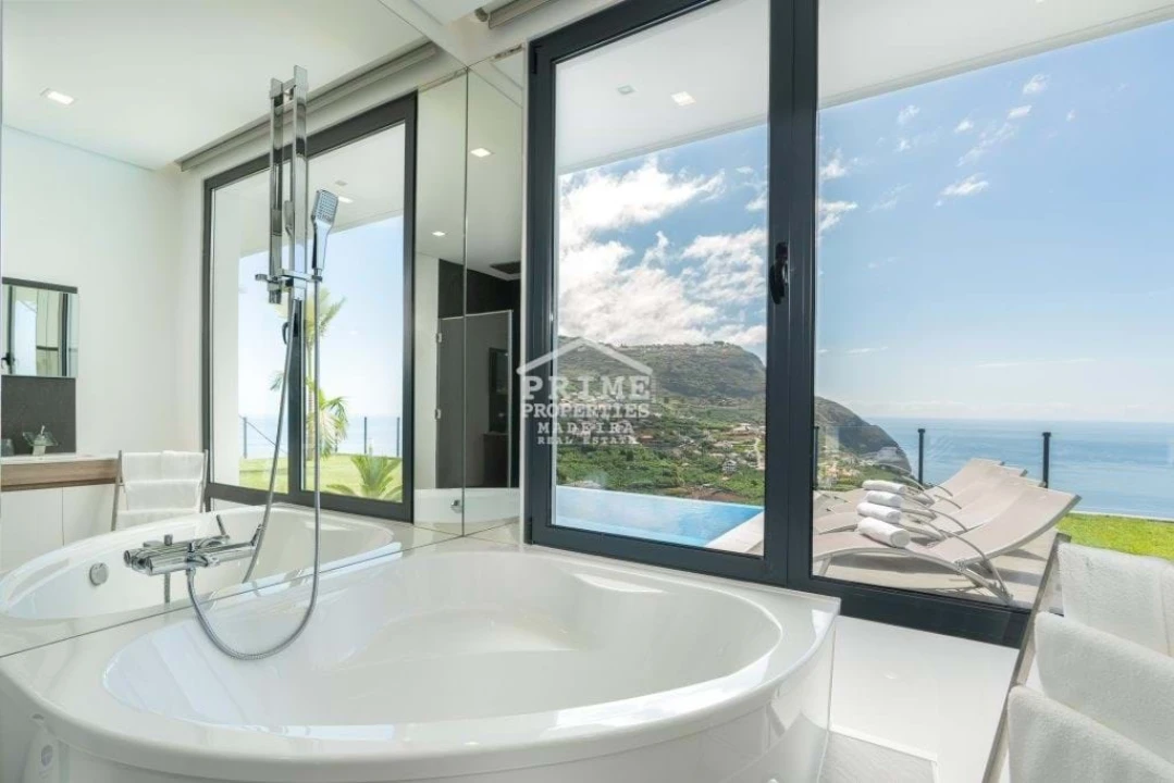 Moradia T3 para Venda em Arco da Calheta Foto 12