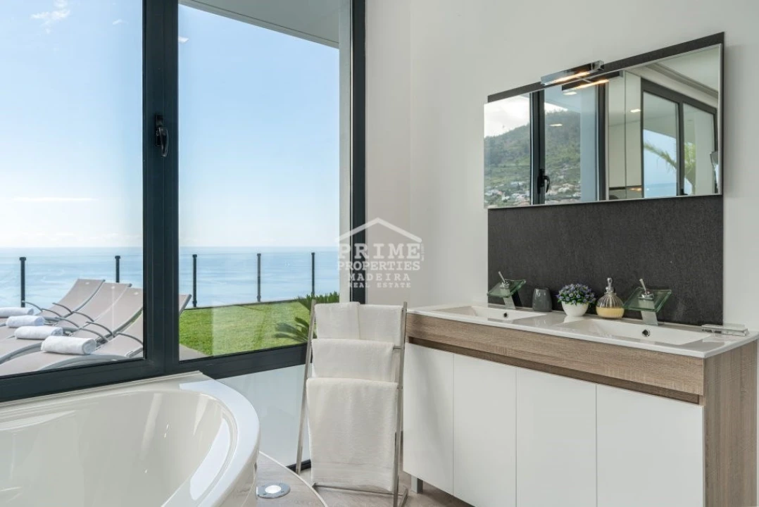 Moradia T3 para Venda em Arco da Calheta Foto 13