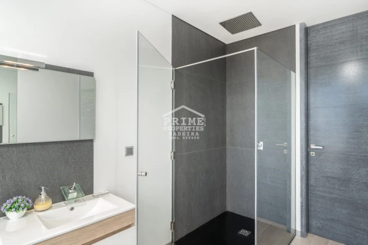 Moradia T3 para Venda em Arco da Calheta Foto 15