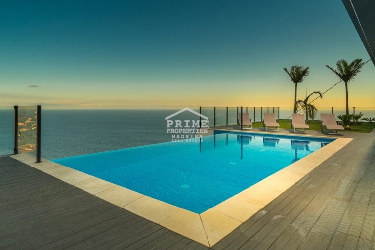 Moradia T3 para Venda em Arco da Calheta Foto 44