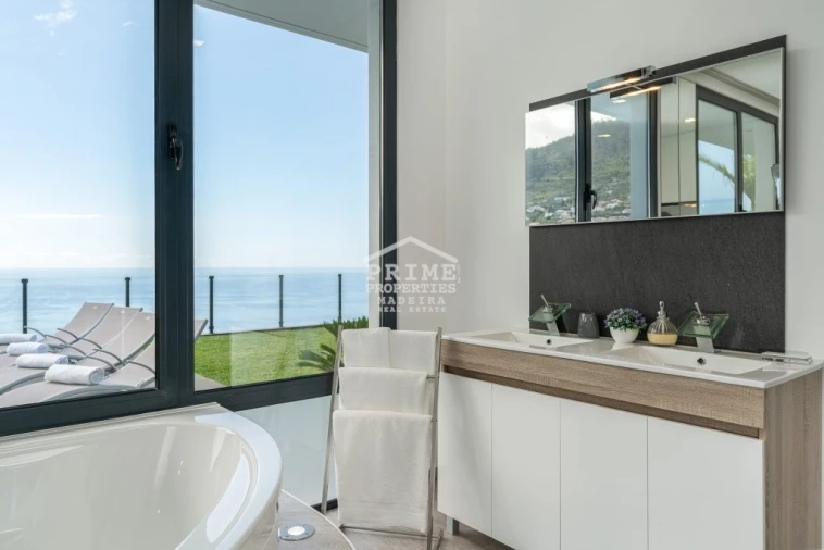 Moradia T3 para Venda em Arco da Calheta Foto 13