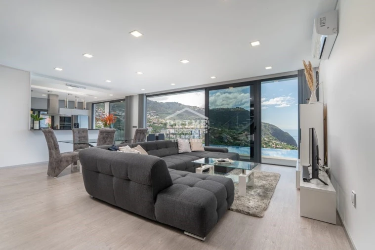 Moradia T3 para Venda em Arco da Calheta Foto 3