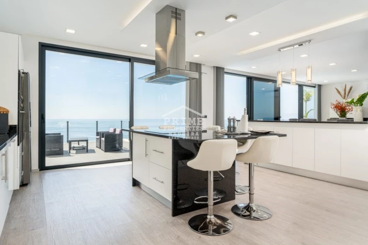 Moradia T3 para Venda em Arco da Calheta Foto 8