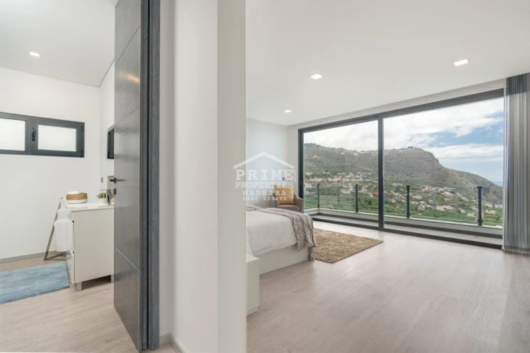 Moradia T3 para Venda em Arco da Calheta Foto 18