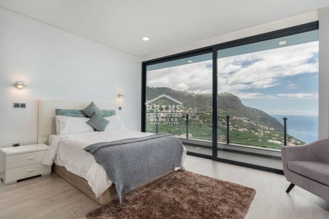 Moradia T3 para Venda em Arco da Calheta Foto 11