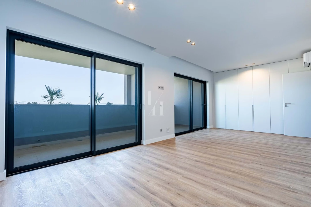 Apartamento T5 para Venda em Faro (Sé e São Pedro) Foto 6