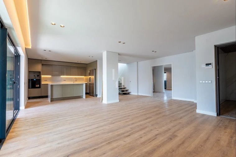 Apartamento T5 para Venda em Faro (Sé e São Pedro) Foto 8