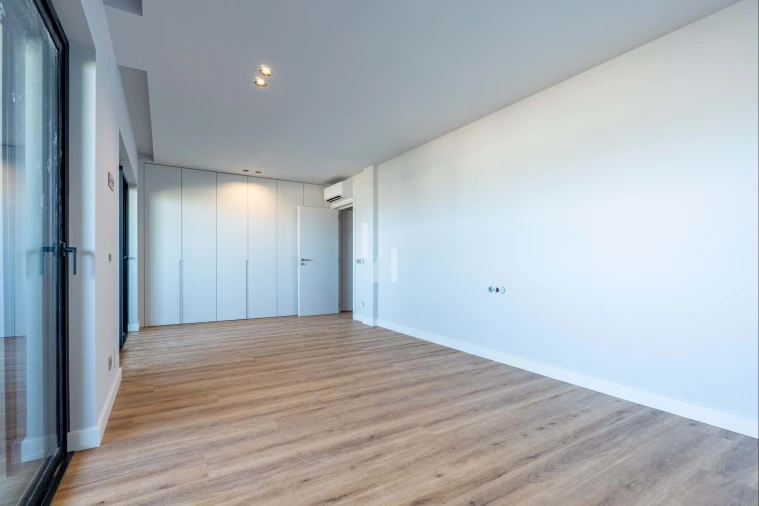 Apartamento T5 para Venda em Faro (Sé e São Pedro) Foto 11