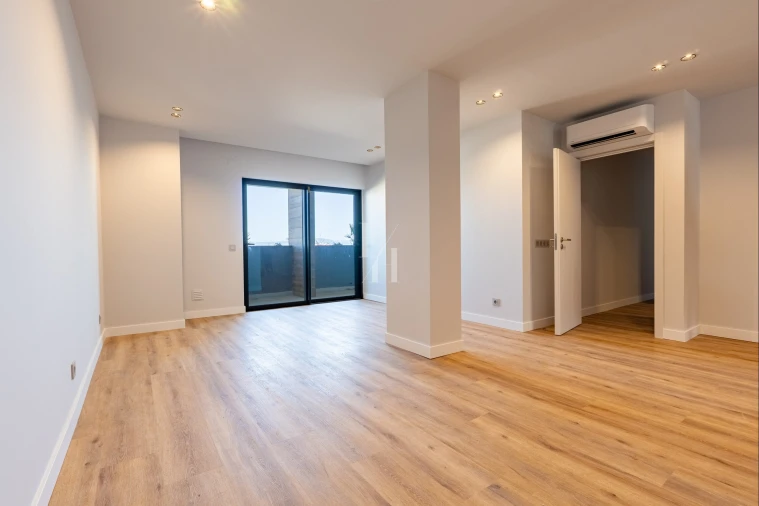 Apartamento T5 para Venda em Faro (Sé e São Pedro) Foto 9