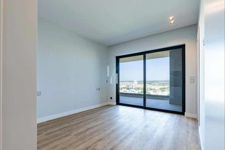 Apartamento T5 para Venda em Faro (Sé e São Pedro) Foto 13