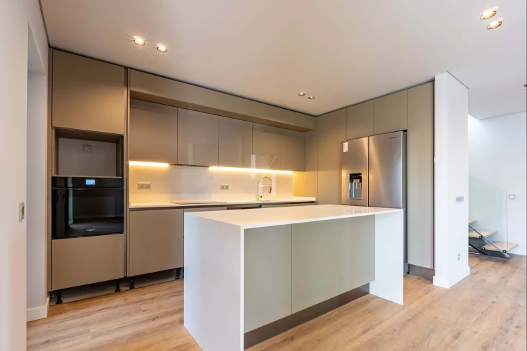 Apartamento T5 para Venda em Faro (Sé e São Pedro) Foto 3