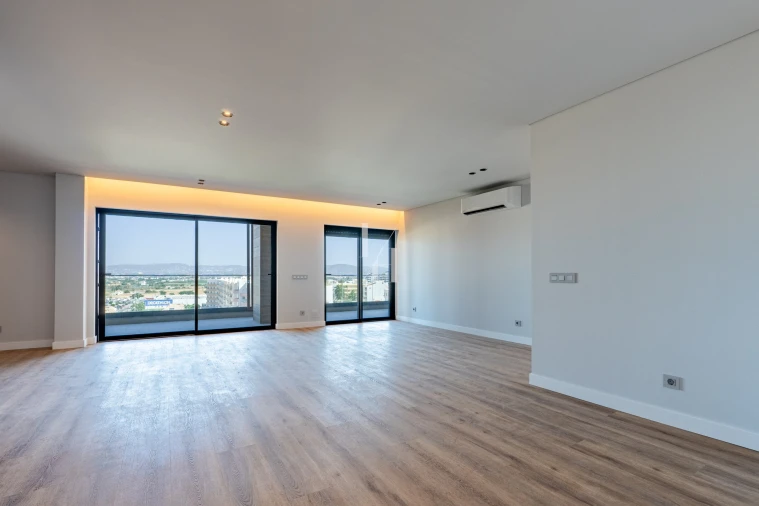 Apartamento T5 para Venda em Faro (Sé e São Pedro) Foto 1