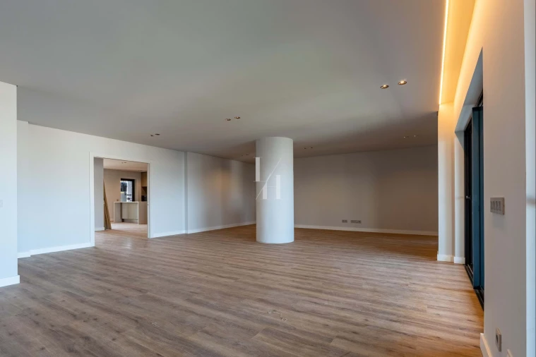 Apartamento T5 para Venda em Faro (Sé e São Pedro) Foto 4