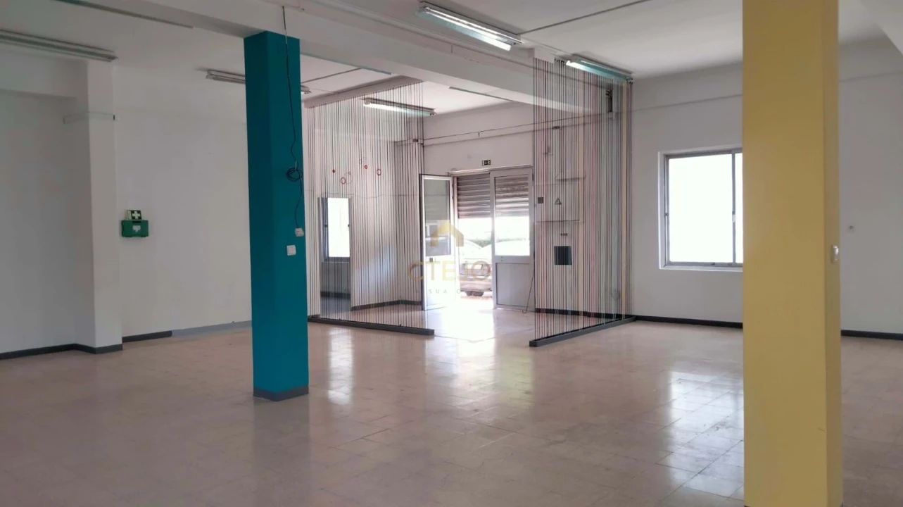 Negócio para Venda em Póvoa de Santa Iria e Forte da Casa Foto 1