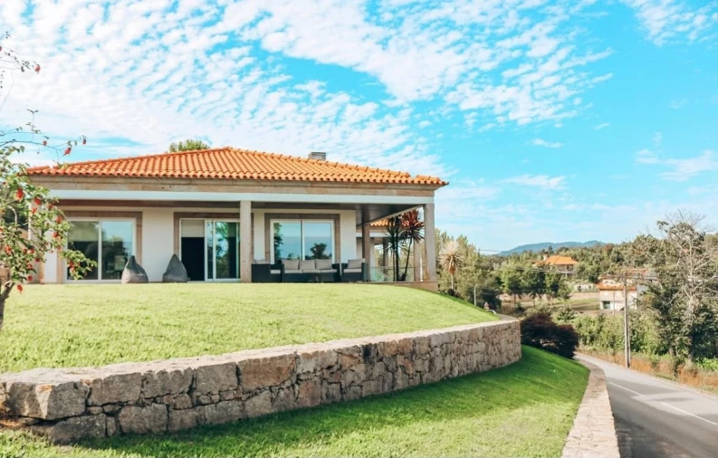 Moradia T5 para Arrendamento em Parada de Gatim Foto 1