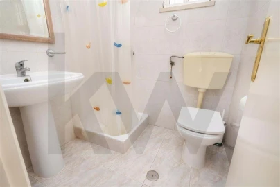 Moradia T1 para Venda em Albufeira e Olhos de Água