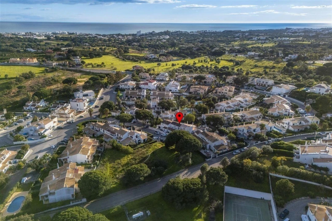 Moradia T1 para Venda em Albufeira e Olhos de Água Foto 1