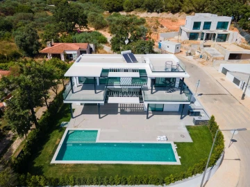 Moradia T4 para Venda em Albufeira e Olhos de Água