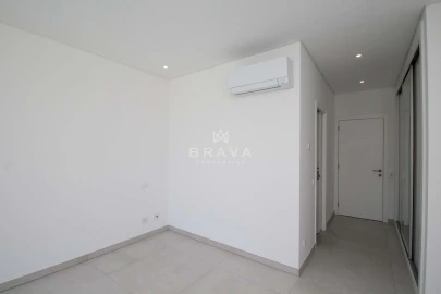 Moradia T4 para Venda em Albufeira e Olhos de Água