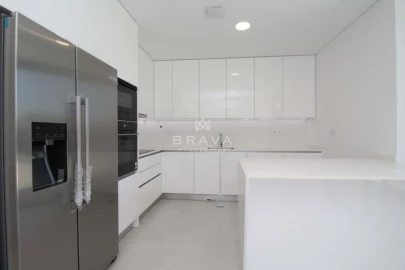 Moradia T4 para Venda em Albufeira e Olhos de Água
