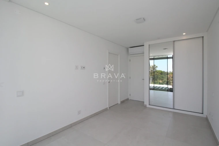 Moradia T4 para Venda em Albufeira e Olhos de Água Foto 32