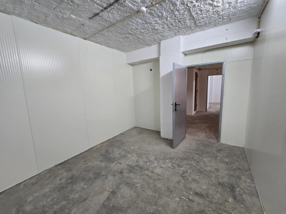 Armazém para Arrendamento em Santa Maria, São Pedro e Matacães Foto 1