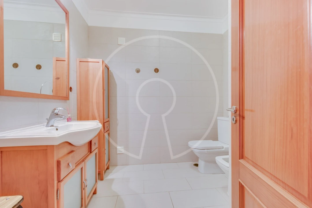 Moradia T4 para Venda em Santo Quintino Foto 21