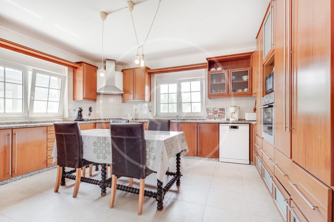 Moradia T4 para Venda em Santo Quintino Foto 11