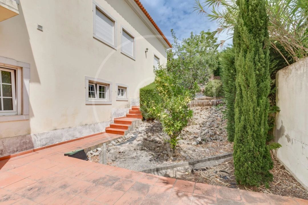 Moradia T4 para Venda em Santo Quintino Foto 2