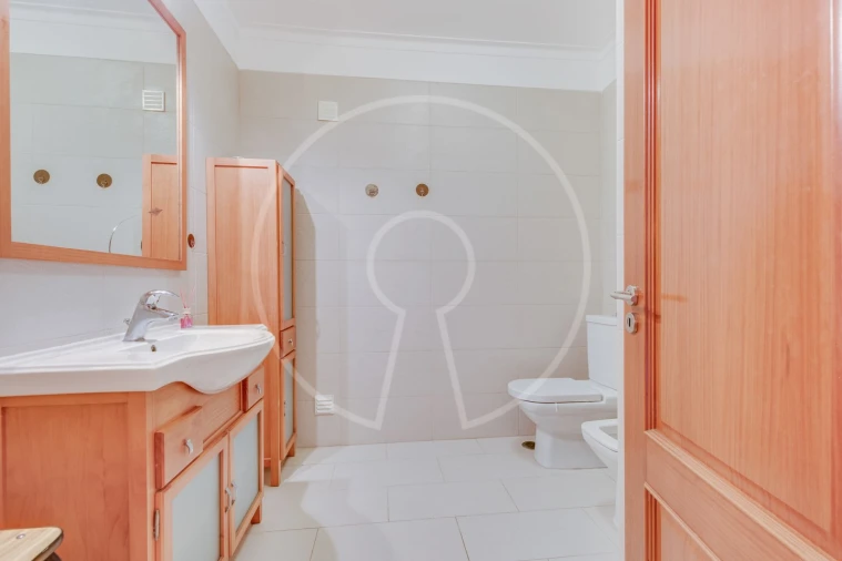 Moradia T4 para Venda em Santo Quintino Foto 21