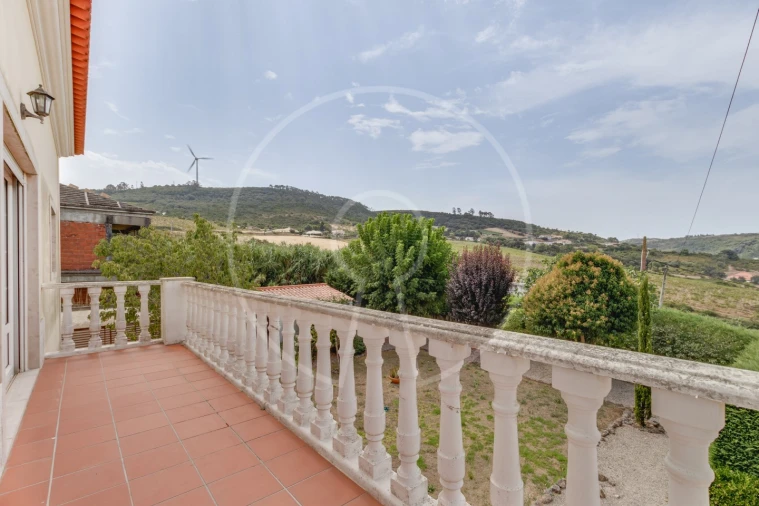 Moradia T4 para Venda em Santo Quintino Foto 7