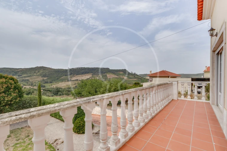 Moradia T4 para Venda em Santo Quintino Foto 8