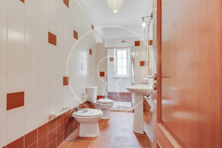 Moradia T4 para Venda em Santo Quintino Foto 38