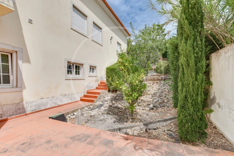 Moradia T4 para Venda em Santo Quintino Foto 2