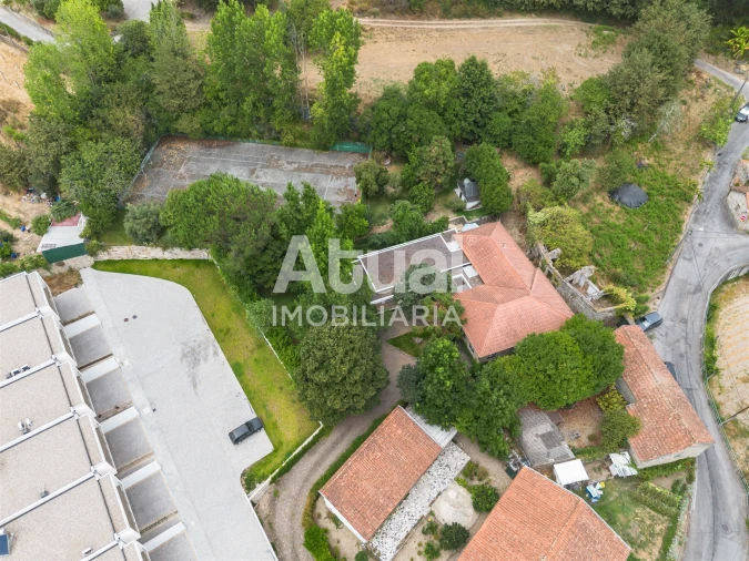 Moradia T4 para Venda em Infias Foto 7