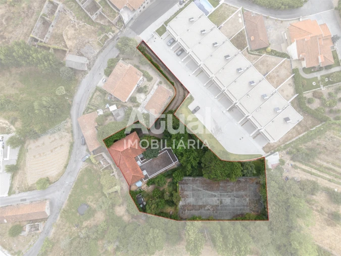 Moradia T4 para Venda em Infias Foto 3