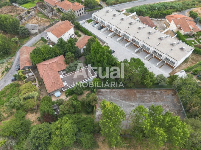 Moradia T4 para Venda em Infias Foto 4