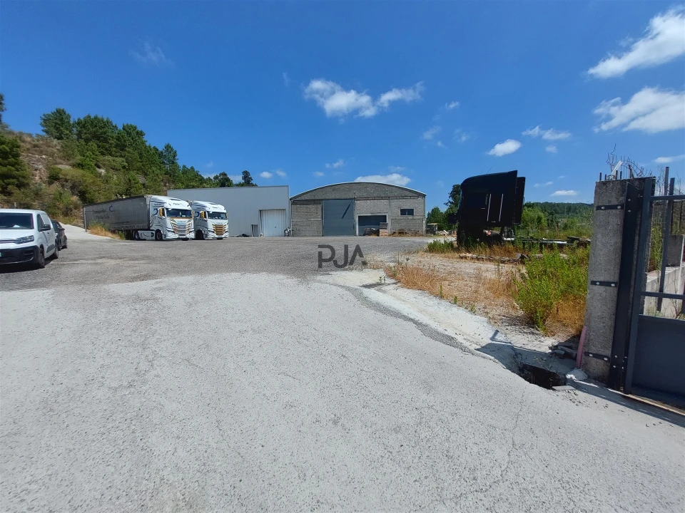 Armazém para Venda em Fornos de Algodres Foto 1