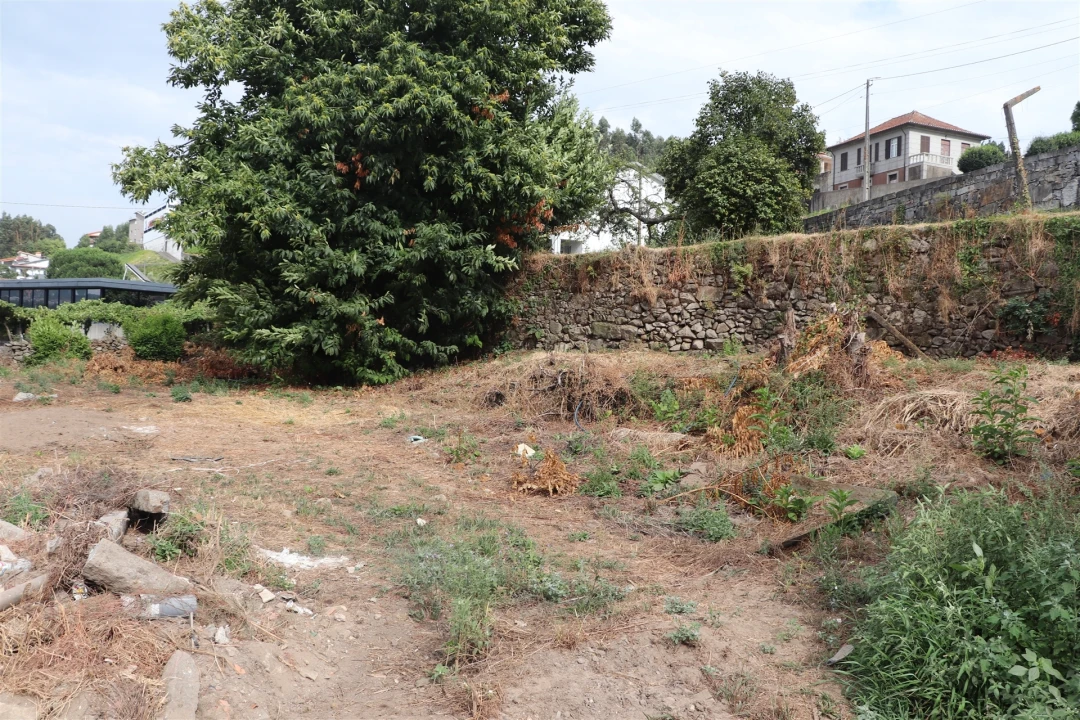 Terreno para Venda em São Tomé de Negrelos Foto 2