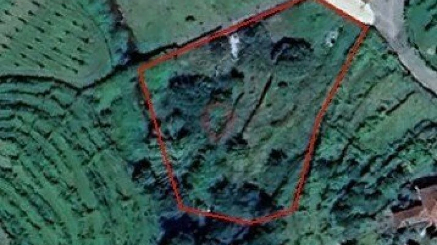 Terreno para Venda em Vila e Roussas