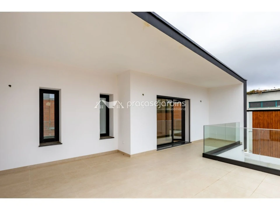 Moradia T4 para Venda em Maceira Foto 2