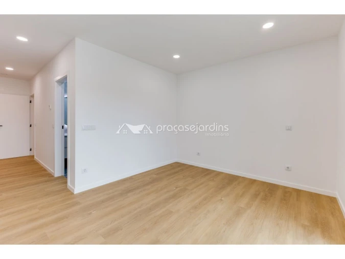 Moradia T4 para Venda em Maceira Foto 13