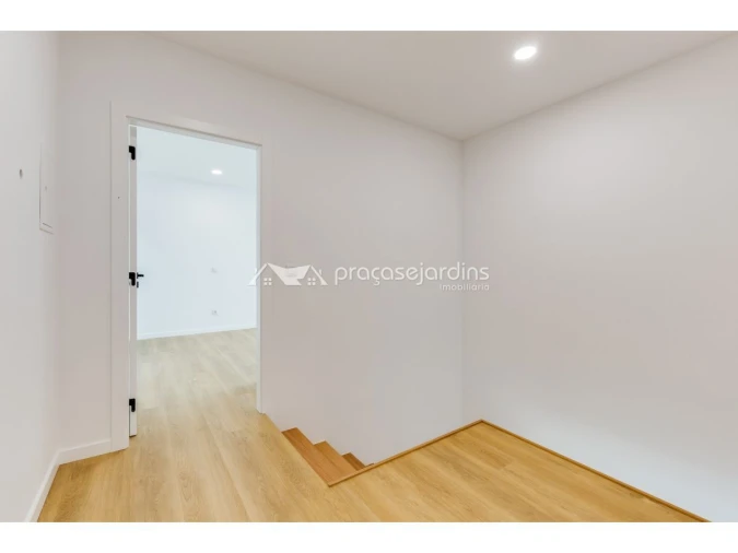 Moradia T4 para Venda em Maceira Foto 9