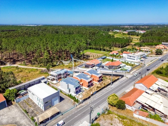 Moradia T4 para Venda em Maceira Foto 8